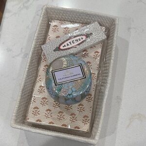 NWOT Beautiful Bathroom Set